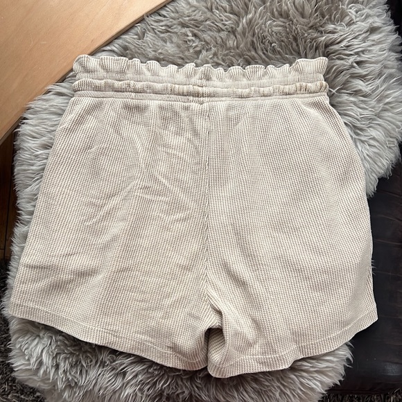High waist stretchy shorts - Picture 4 of 4
